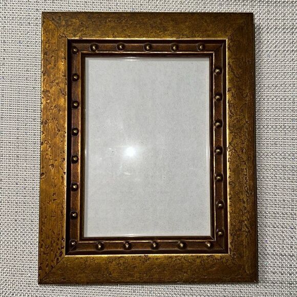 MILBURN Vintage Style Gold Brass Tone 5 x 7 Picture Frame - Picture 2 of 11